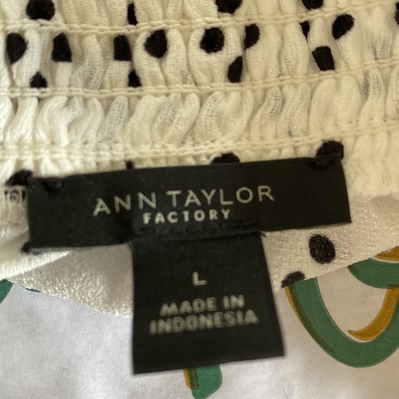 Ann Taylor Dotted sleeveless blouse - Picture 4 of 5